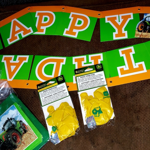 John Deere birthday party supplies lot - Picture 2 of 2